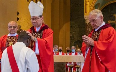 Cardenal Tagle Ordena a Nuevo Sacerdote Maryknoll