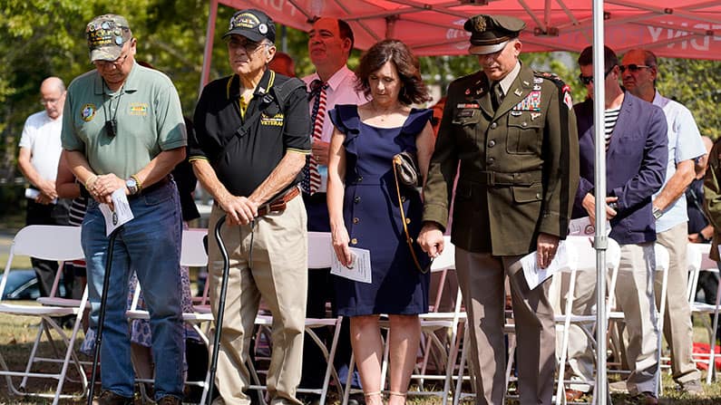 Capellán de Marina es recordado el 55 aniversario de su muerte en Vietnam