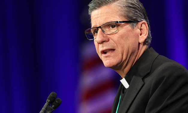 Obispos rechazan el transporte de migrantes; ‘ofende a Dios’, dice uno