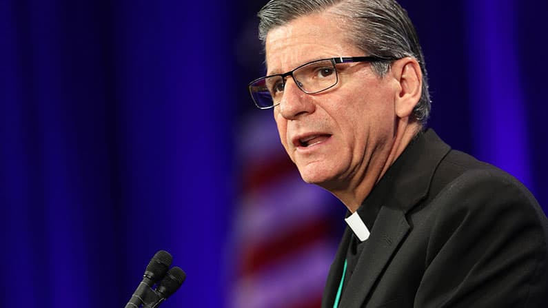 Obispos rechazan el transporte de migrantes; ‘ofende a Dios’, dice uno