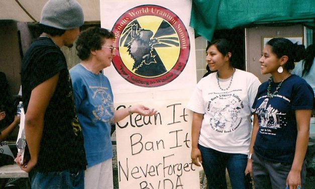 Hermana Maryknoll ayuda a pueblos tribales de Nuevo México a lidiar con el legado de uranio