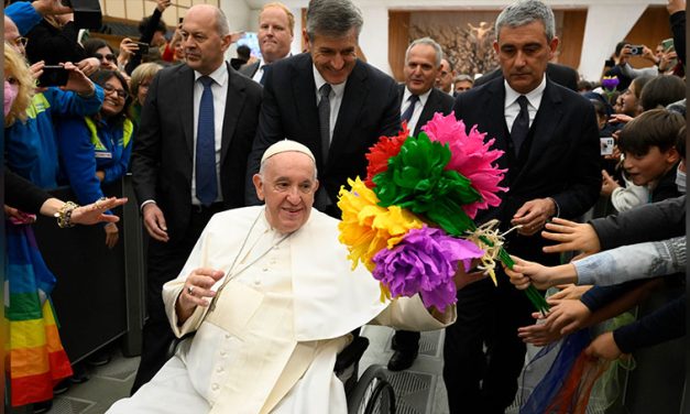 ‘Sueñen en grande’, tomen pequeños pasos por la paz todos los días, dice papa a estudiantes