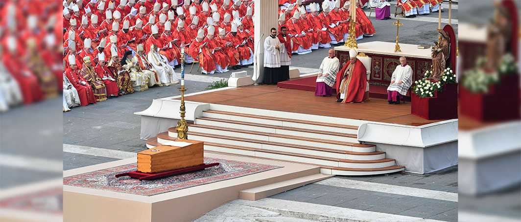 Papa recuerda en funeral la “sabiduría, ternura y devoción” de Benedicto XVI