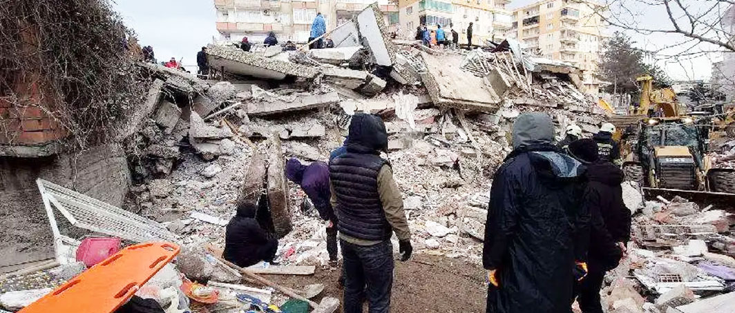 El Papa Francisco ayuda a afectados por terremoto en Turquía y Siria