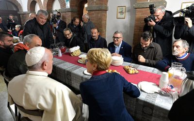 Francisco, el ‘Papa de los pobres’, ‘nos ha cambiado la vida’, dicen personas necesitadas