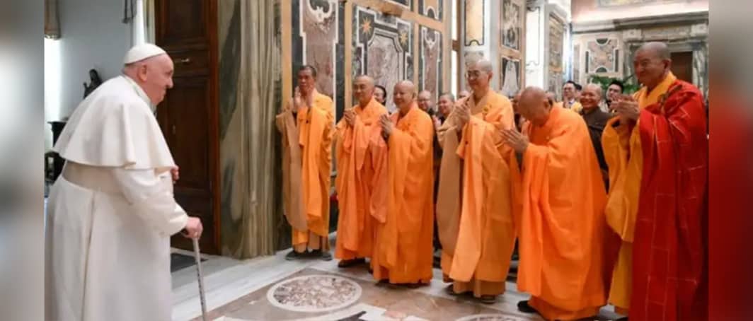 Papa Francisco a budistas: La cultura del encuentro derriba los muros que nos dividen