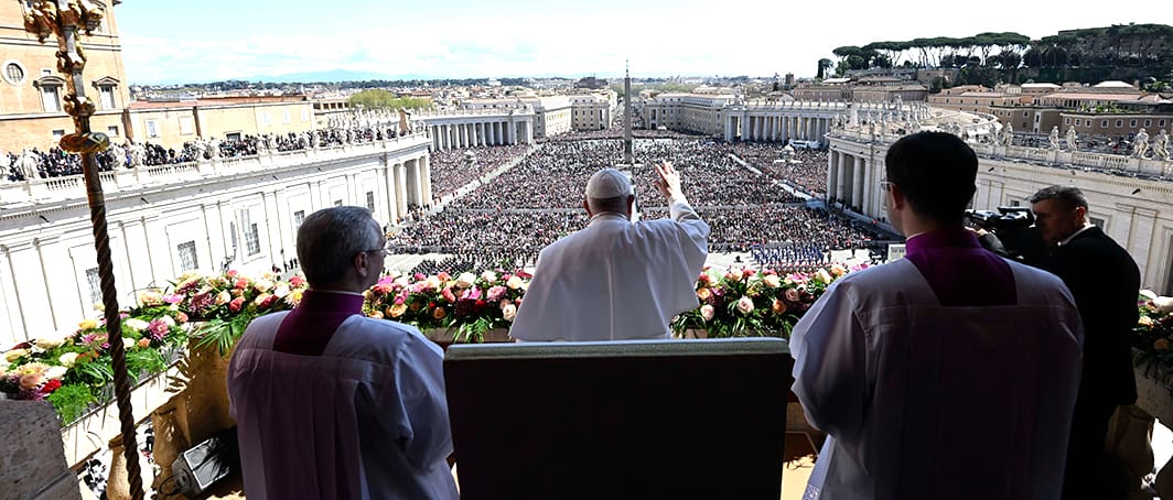 El Papa reza para que la alegría pascual rompa la oscuridad del pecado, la guerra y las luchas
