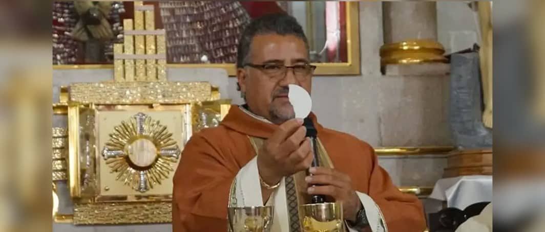 Sacerdote mexicano es asesinado, arzobispo es atacado