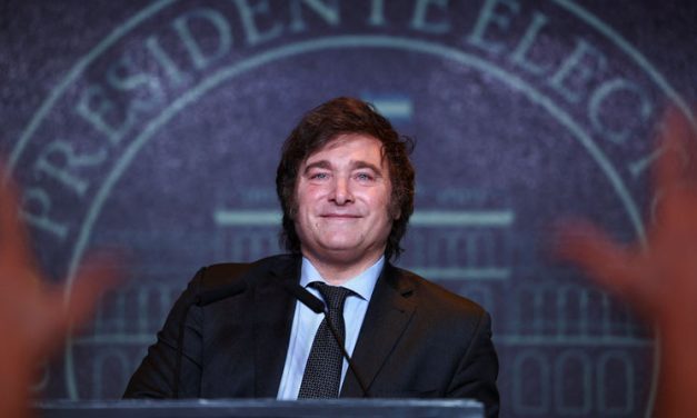 Javier Milei, quien lanzó insultos al Papa, gana las elecciones en Argentina