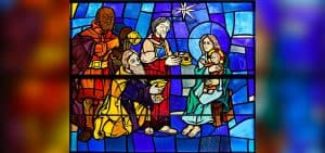 Imagen destacada: La adoración de Los Reyes Magos se retrata en un vitral en la parroquia de la Sagrada Familia en la sección de Fresh Meadows en Queens, Nueva York. La fiesta de la Epifanía del Señor, también conocida como el Día de los Reyes Magos, se celebrará el 7 de enero del 2024 (OSV News/Gregory A. Shemitz)