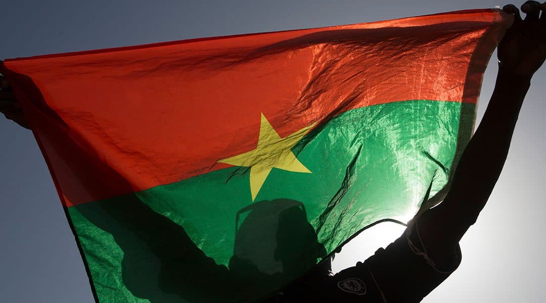 Terroristas atacan iglesia en Misa en Burkina Faso