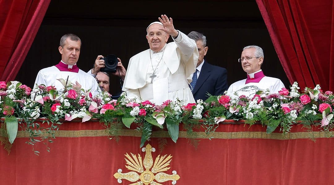 En Pascua, el Papa pide a Cristo que ‘haga rodar’ las piedras de la guerra en todo el mundo