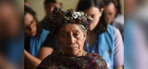 Ana López, del pueblo indígena Maya Ixil y sobreviviente del conflicto armado interno, asiste a una audiencia en el juicio por Genocidio Maya Ixil en la Corte Suprema, en Ciudad de Guatemala, Guatemala, 25 de marzo de 2024. (Foto OSV News/Cristina Chiquin, Reuters)