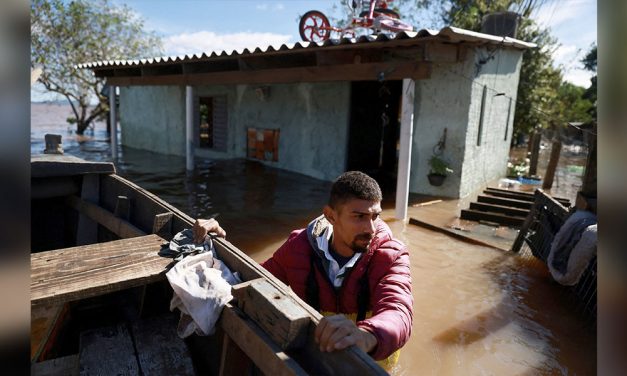 Redes de solidaridad asisten a evacuados por inundaciones en Brasil