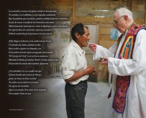 El Padre Bill Mullan celebra la Misa en la aldea de Cahabael, Petén, Guatemala, en el 2001. (Sean Sprague/Guatemala)