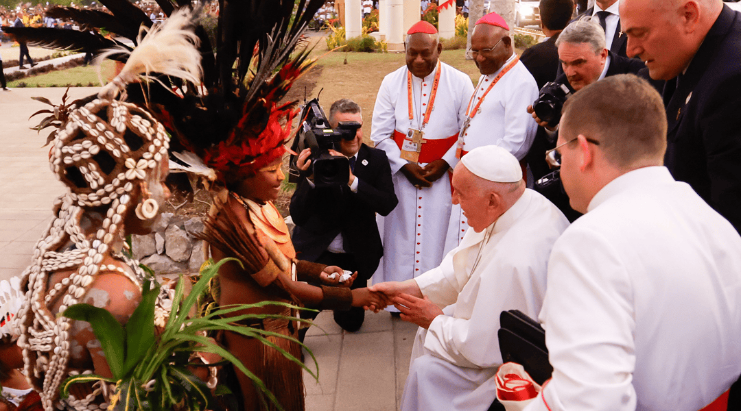 Papa en Papúa Nueva Guinea: Todas las personas son dones de Dios