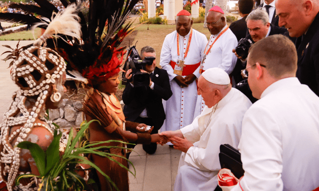 Papa en Papúa Nueva Guinea: Todas las personas son dones de Dios
