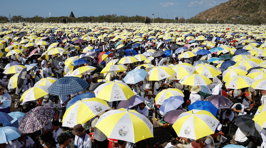 El Papa llega a Timor Oriental y trata los problemas del país