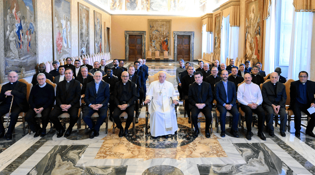 Los migrantes nos enseñan esperanza y determinación, dice el Papa