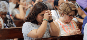 Imagen destacada: Feligreses rezan durante la Misa en la Basílica de San Sebastián en Diriamba, Nicaragua, el 20 de enero del 2024.  (OSV/Maynor Valenzuela, Reuters)