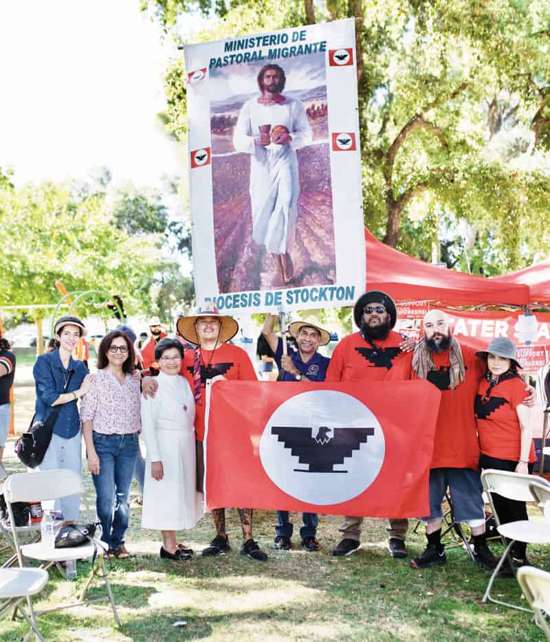 SP25-Discipulou-Misioneros-1 José López (al centro, con polo azul) se unió a una marcha organizada por la Unión de Agricultores César Chávez. Participantes caminaron cinco días desde Delano a Sacramento, California. (Raul Guille/EE.UU.)