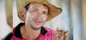 Edimilson Ferreira Nascimento, de 37 años, líder de la Asociación Dios y Vida, una organización de pequeños agricultores, habla en una reunión cerca de Anapu, en el estado de Pará, en el norte de Brasil. La zona ha sido escenario de violentos conflictos entre agricultores, que cuentan con el apoyo de activistas de la iglesia local, y ganaderos y madereros. (CNS/Paul Jeffrey)