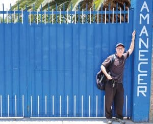El Hermano Maryknoll Joseph Bruener sirve en el Hogar San Martín-San Vicente en la ciudad de Cochabamba, Bolivia. (Adam Mitchell/Bolivia)