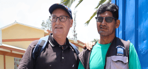 El portero Iván Gutiérrez Choque, quien ha superado discapacidades, creció en uno de los hogares de Amanecer donde el Hermano Maryknoll Alexander Walsh, ya jubilado, cuidó de él. (Adam Mitchell/Bolivia)