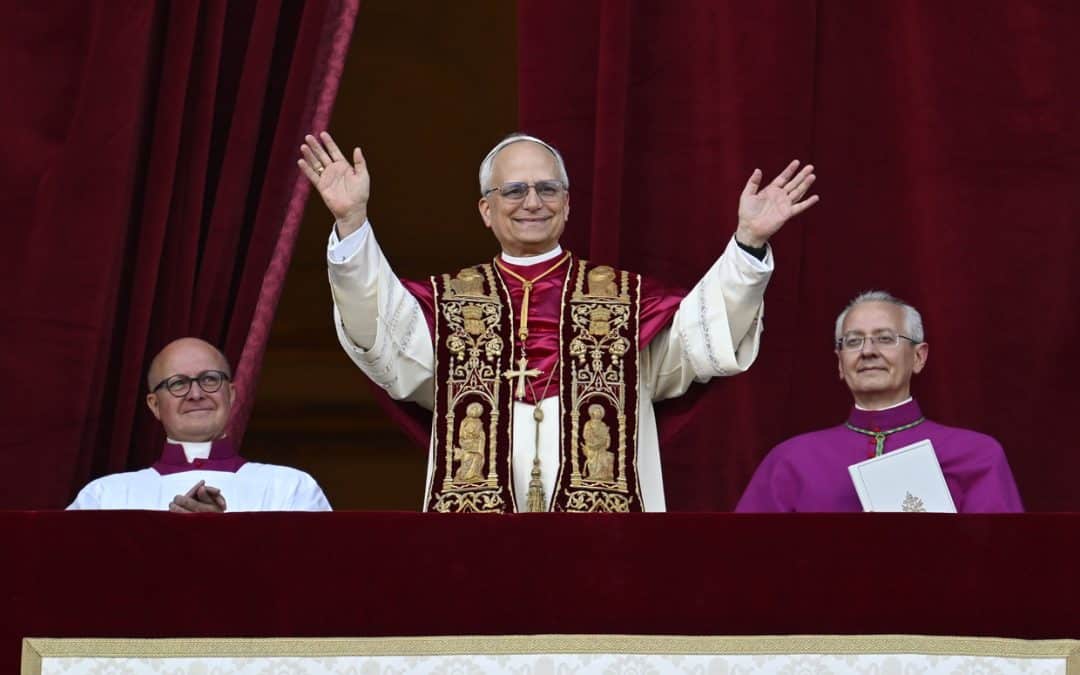 El Cardenal Prevost de chicago es elegido papa y toma el nombre de León XIV