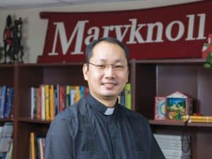 El seminarista Maryknoll Matthew Sim residen en la casa de Maryknoll en Chicago.