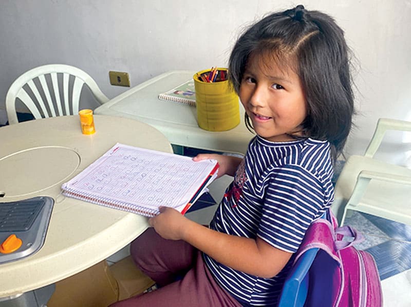 La sonrisa radiante y el corazón abierto de Jennifer le mostraron a la Misionera Laica Maryknoll Louise Locke que el amor no tiene límites, y el llamado de Dios tampoco. (Cortesía de Louise Locke, MLMK/Bolivia)