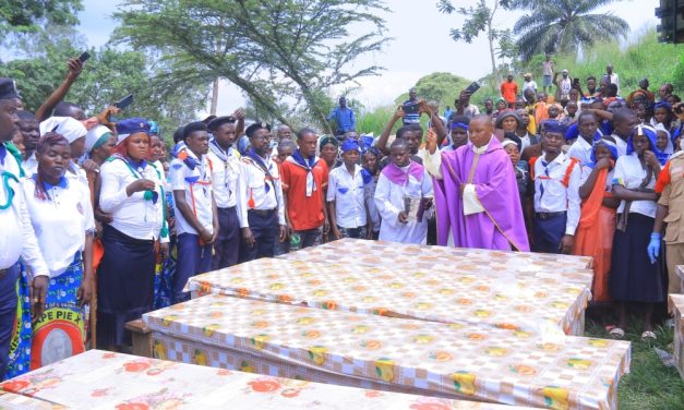 Masacre en iglesia católica en el Congo deja 43 muertos
