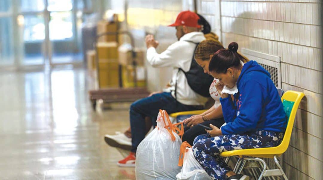 Dando la bienvenida a “héroes” migrantes