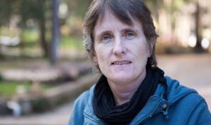 Gena Heraty, una misionera irlandesa que lleva mucho tiempo en Haití y que aparece en una foto de 2013, ha sido liberada tras casi un mes de cautiverio, según confirmó la agencia de noticias Agenzia Fides el 1 de septiembre de 2025. Heraty fue una de las varias personas, entre las que se encontraba un niño de 3 años, que fueron secuestradas en la madrugada del 3 de agosto después de que unos hombres armados irrumpieran en el orfanato Saint-Hélène, en Kenscoff, cerca de la capital de Haití, Puerto Príncipe. (OSV News/cortesía de NPH International)