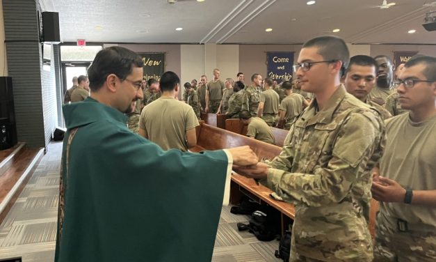 Padre Maryknoll Rodrigo Ulloa: De militar a misionero