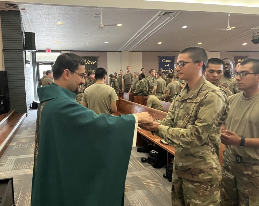 Padre Maryknoll Rodrigo Ulloa: De militar a misionero