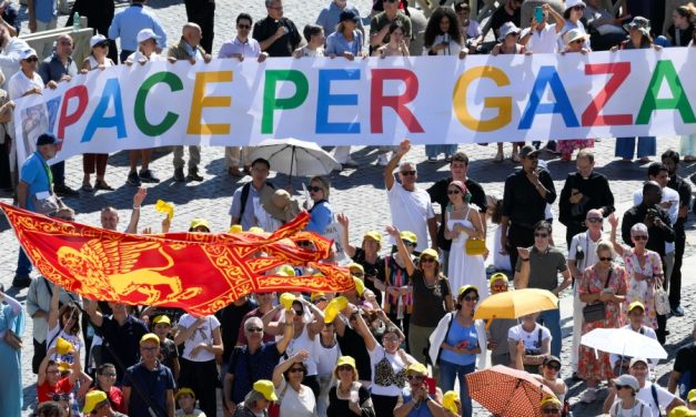 Usar la riqueza para ayudar a las personas no para destruirlas, dice el Papa