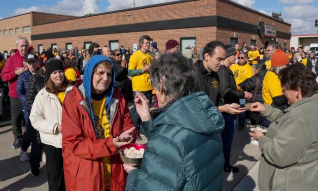 ICE niega Eucaristía a católicos detenidos en Chicago