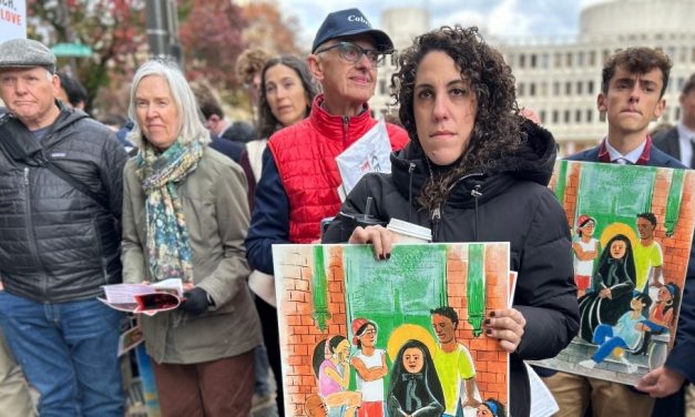 Vigilias por inmigrantes en sedes del ICE en la fiesta de Madre Cabrini