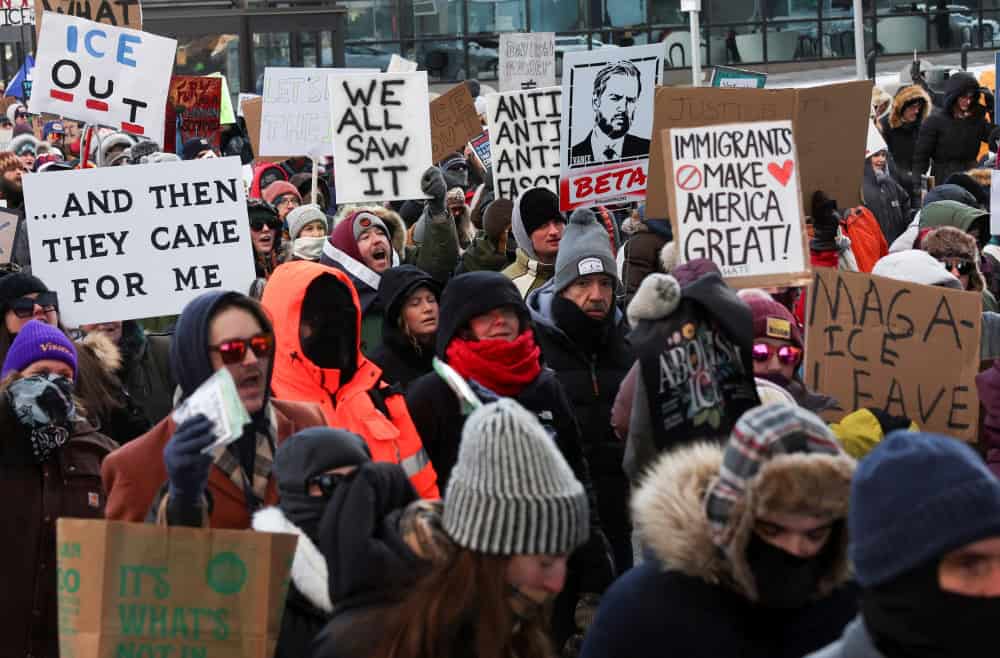 Cardenal Tobin llama a detener financiación de ICE