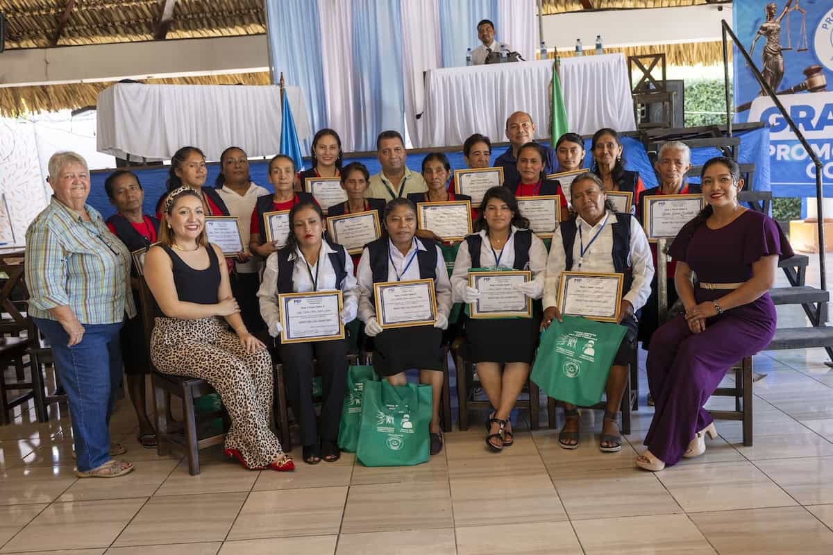 Dorothy Ritter escucha atentamente la liturgia durante la Misa y ceremonia de envío. (José García/EE. UU)