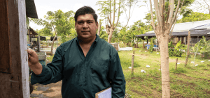 Santos Vásquez Hidalgo, afiliado Maryknoll e ingeniero agrónomo, dirige la ecogranja del Hospicio. (Octavio Durán, OFM)