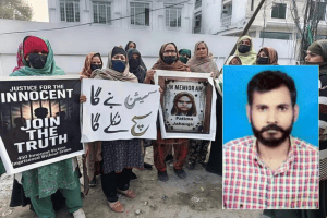 Imagen destacada: Familias protestan afuera del Lahore Press Club el 30 de diciembre de 2025 por Fatima Jahangir, de 22 años, quien murió bajo custodia en la prisión de Kot Lakhpat el 2 de abril de 2024, tras presuntas torturas y negligencia luego de una acusación de blasfemia. Recuadro: Imran Rehman, de 35 años, ha estado detenido desde su arresto en septiembre de 2022 por cargos relacionados con la blasfemia. (Kamran, recuadro proporcionado por Komal Mushtaq/Pakistán)