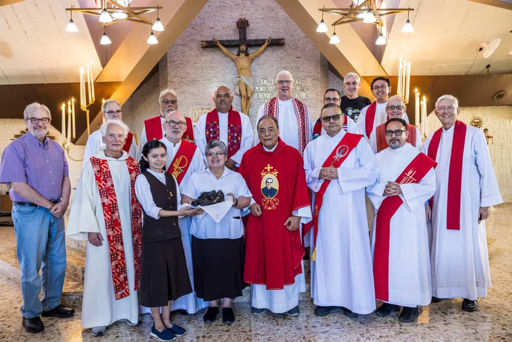 La Misa, celebrada por Monseñor Arturo Bañuelas (centro), tuvo lugar en la capilla del Hospital Divina Providencia, donde San Óscar Romero fue martirizado el 24 de marzo de 1980. (Octavio Durán/El Salvador)