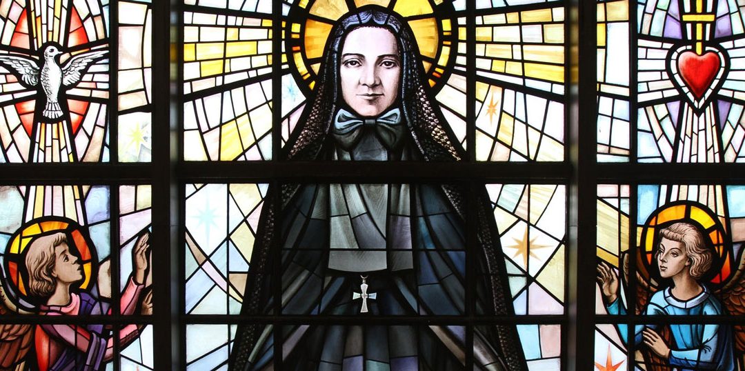 El Papa León XIV venera el corazón de la Madre Cabrini