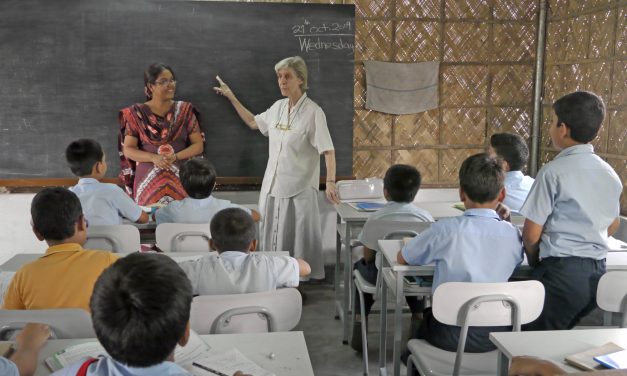 Una Hermana Maryknoll persevera en su misión en Bangladesh