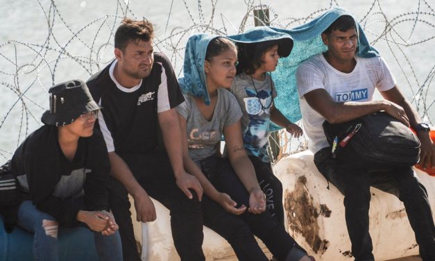 Texas: Ministerio para inmigrantes cerraría por pagos federales retenidos