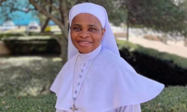 Religiosa nigeriana sigue en riesgo de ser expulsada a un tercer país