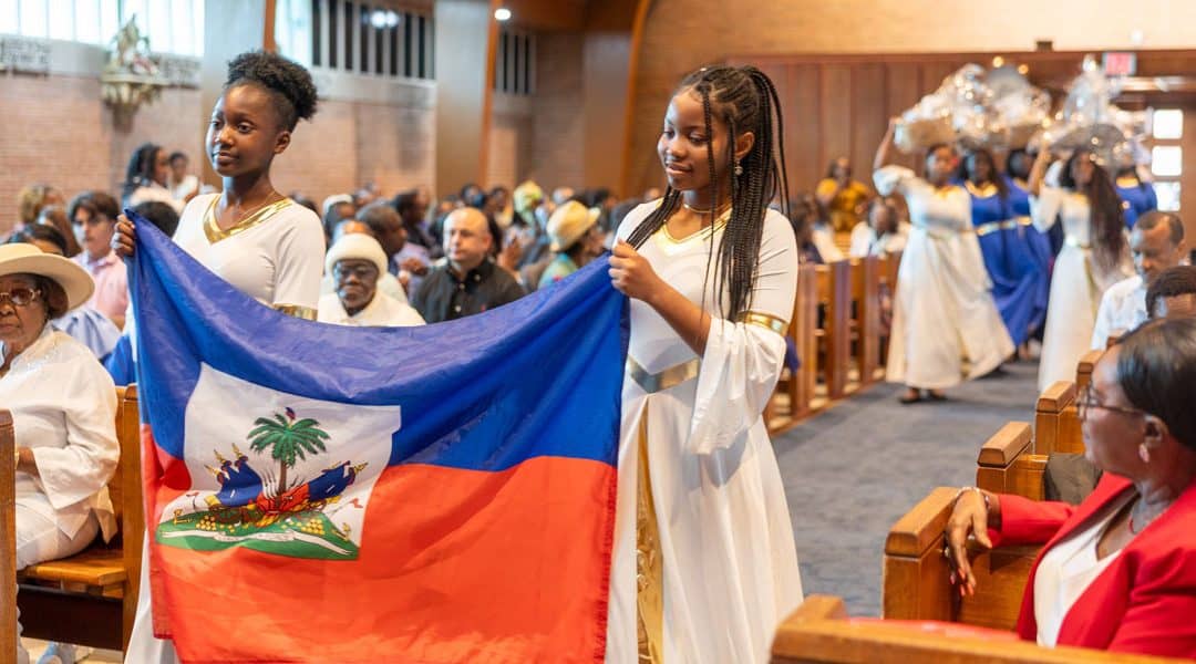 Arzobispo Wenski pide protección migratoria para haitianos ante fin del TPS