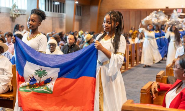 Arzobispo Wenski pide protección migratoria para haitianos ante fin del TPS